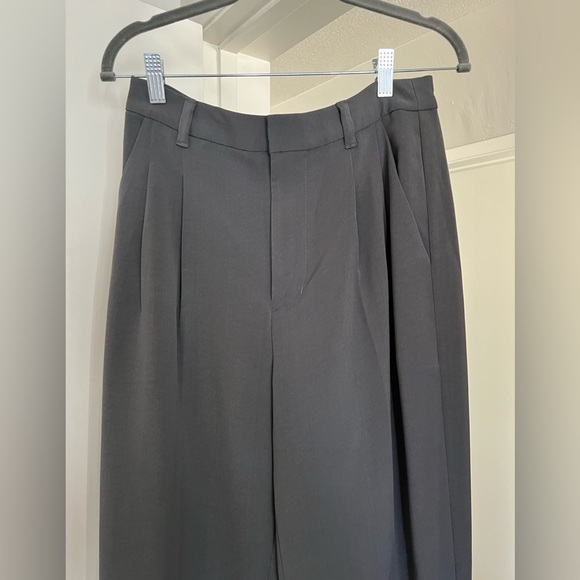 Madewell Tall Pleated Tapered Leg Pants in Easygoing Crepe Thunder Cloud - Picture 7 of 10